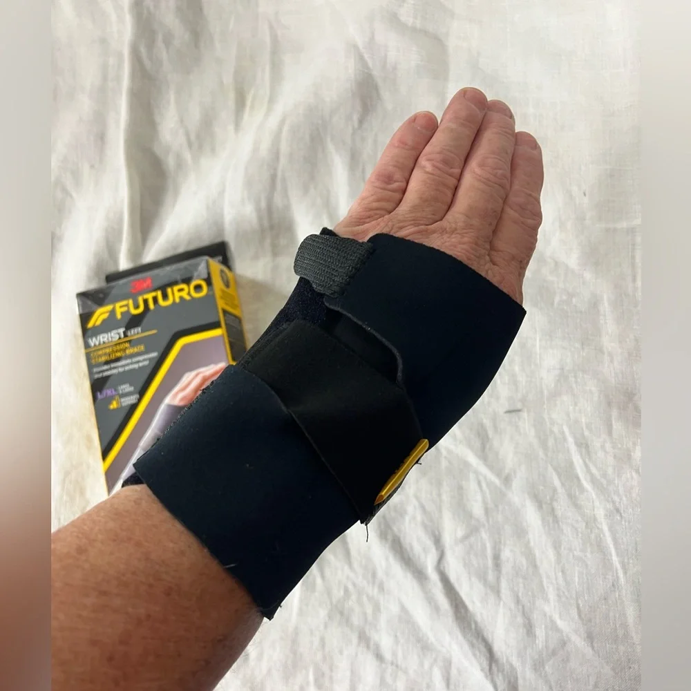Futuro Compression Stabilizing Wrist Brace l/xl